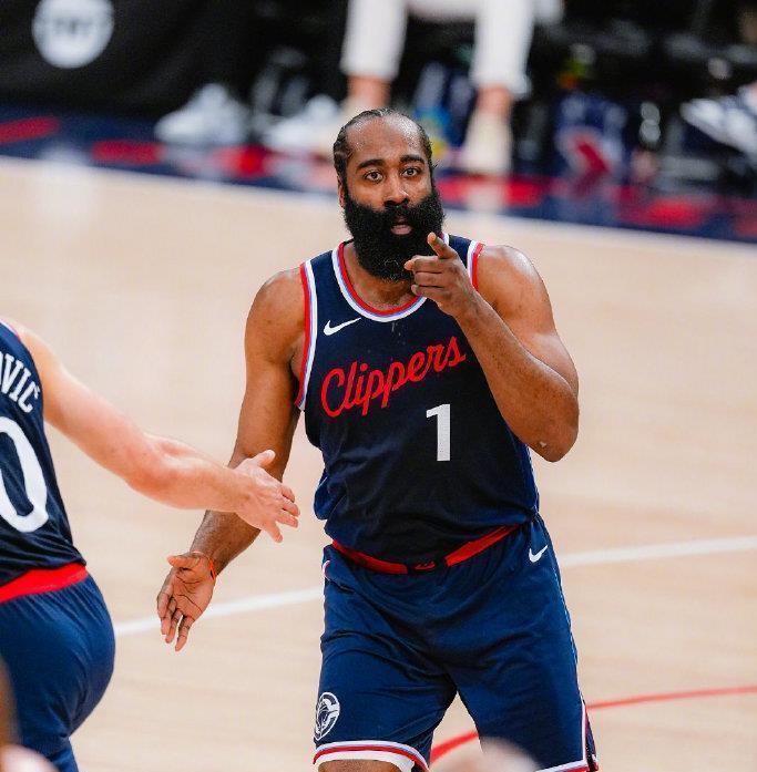 开云中国-哈登重返赛场,出色防守首场状态出色,掘金观众沸腾!-开云中国