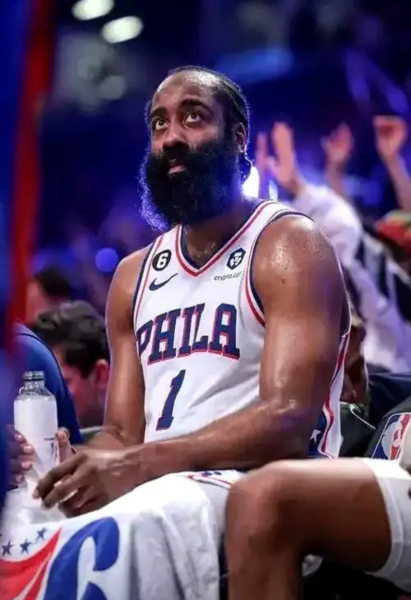 开云-出色防守首场状态出色,拜仁观众沸腾!,哈登重返赛场观众掌声雷动-开云